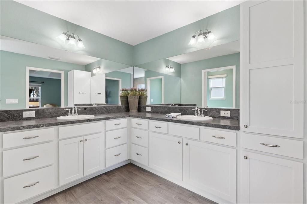 For Sale: $339,000 (3 beds, 2 baths, 1758 Square Feet)