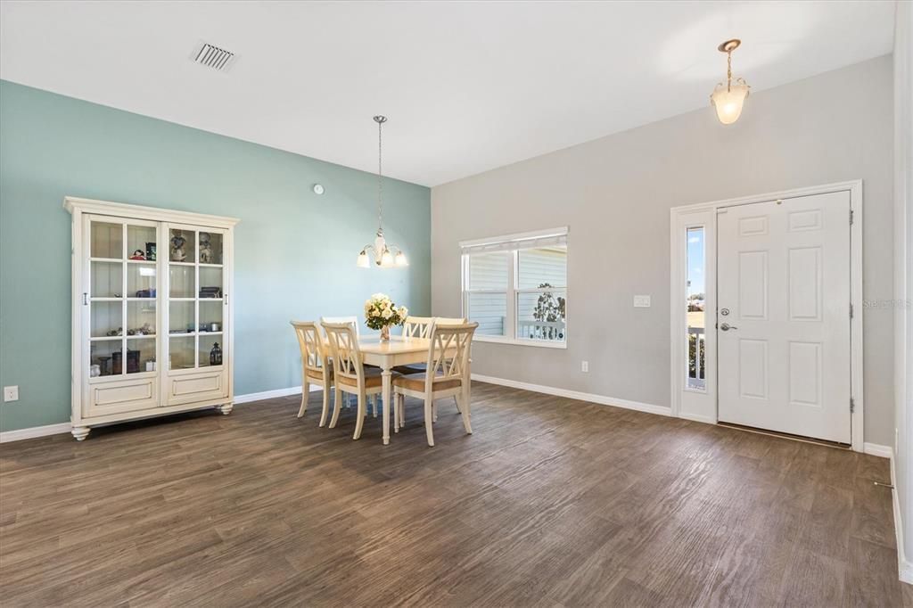 For Sale: $339,000 (3 beds, 2 baths, 1758 Square Feet)