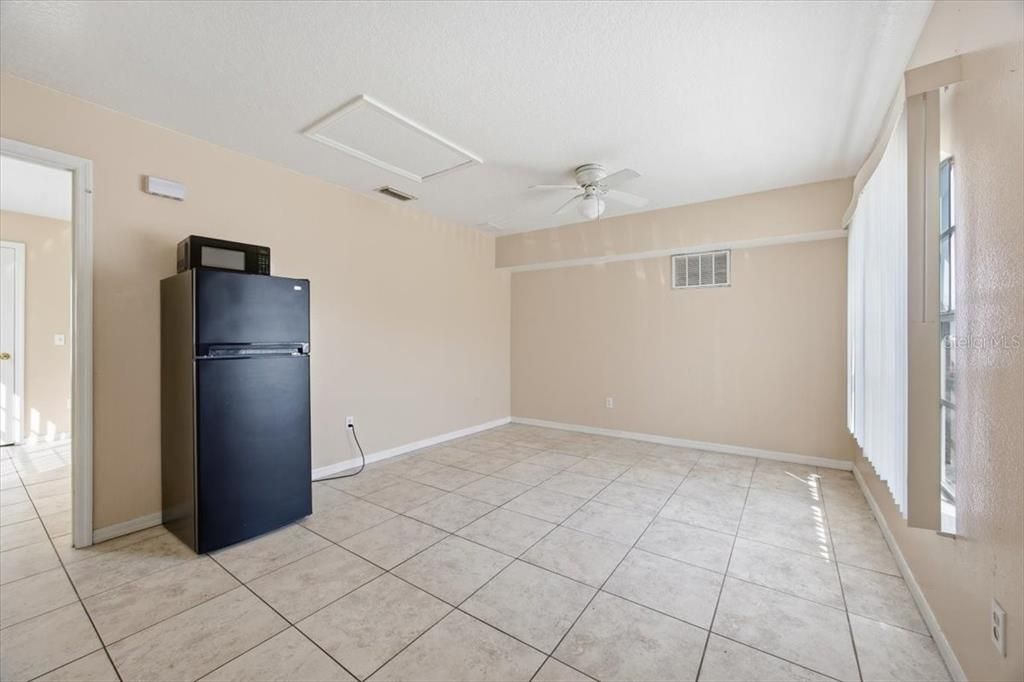 For Rent: $1,250 (1 beds, 1 baths, 500 Square Feet)