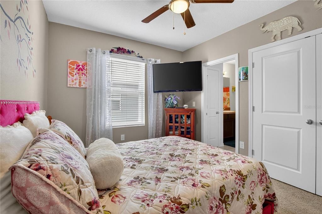 Activo con contrato: $290,000 (3 camas, 2 baños, 1785 Pies cuadrados)