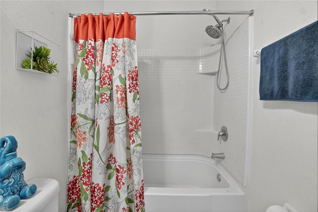 Activo con contrato: $290,000 (3 camas, 2 baños, 1785 Pies cuadrados)