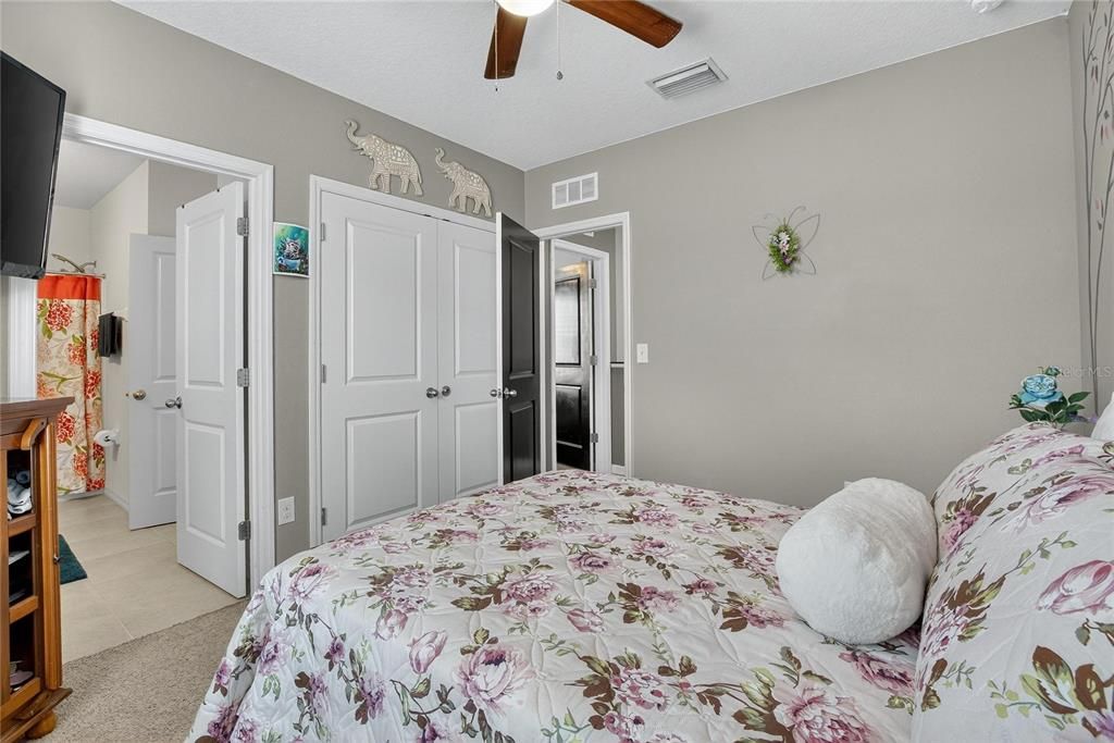 Activo con contrato: $290,000 (3 camas, 2 baños, 1785 Pies cuadrados)