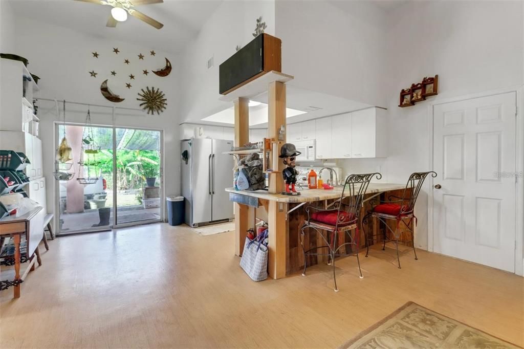 For Sale: $725,000 (3 beds, 3 baths, 2001 Square Feet)
