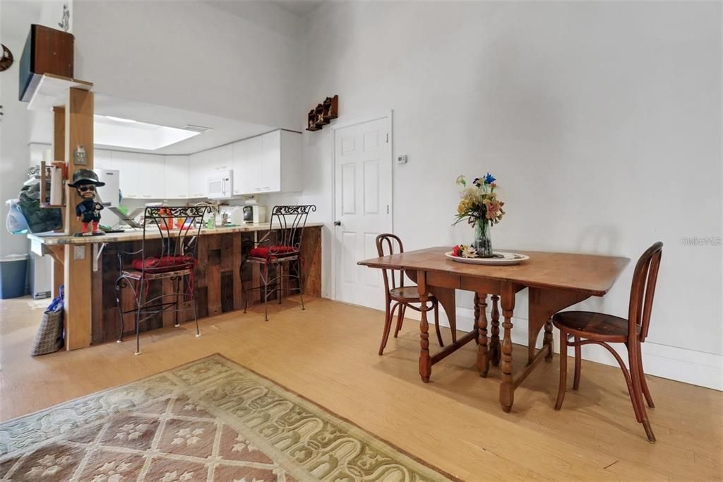 For Sale: $725,000 (3 beds, 3 baths, 2001 Square Feet)