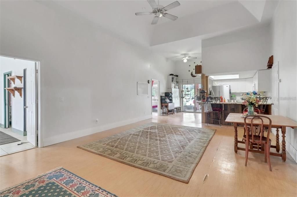 For Sale: $725,000 (3 beds, 3 baths, 2001 Square Feet)
