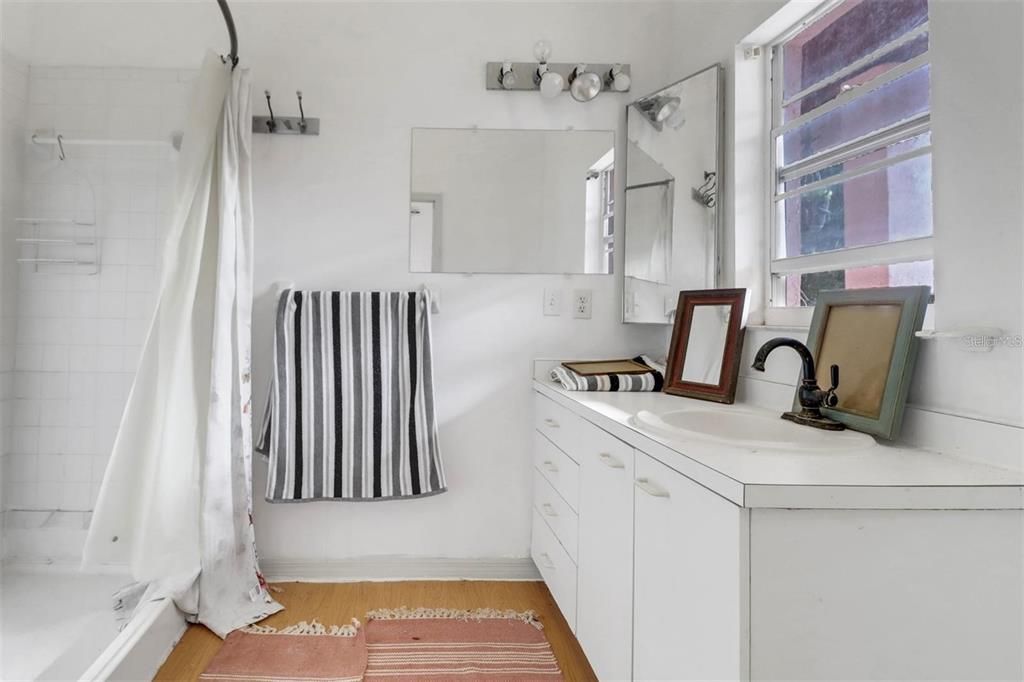 For Sale: $725,000 (3 beds, 3 baths, 2001 Square Feet)