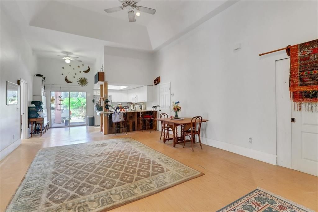 For Sale: $725,000 (3 beds, 3 baths, 2001 Square Feet)
