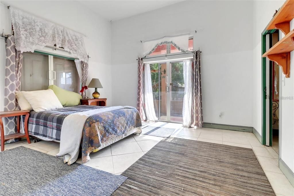 For Sale: $725,000 (3 beds, 3 baths, 2001 Square Feet)