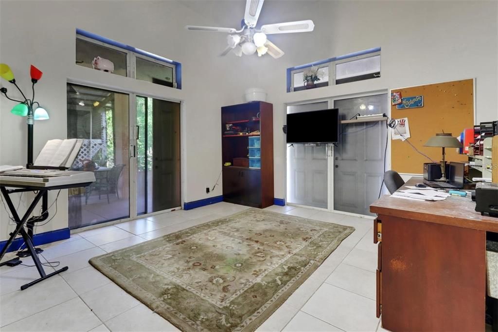 For Sale: $725,000 (3 beds, 3 baths, 2001 Square Feet)
