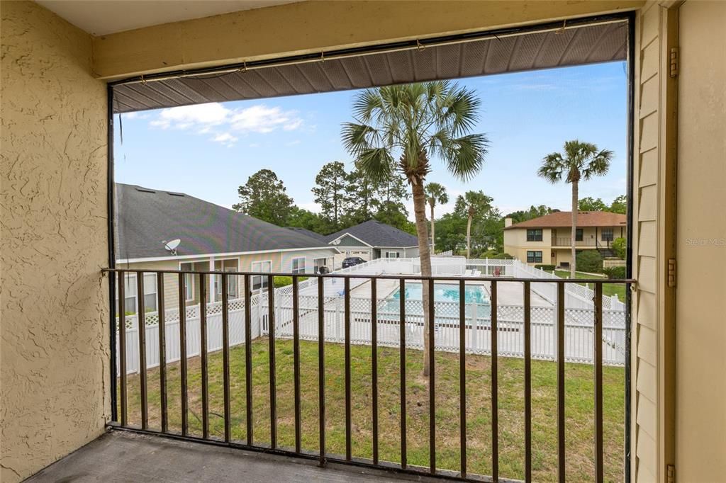 For Sale: $149,900 (2 beds, 2 baths, 968 Square Feet)