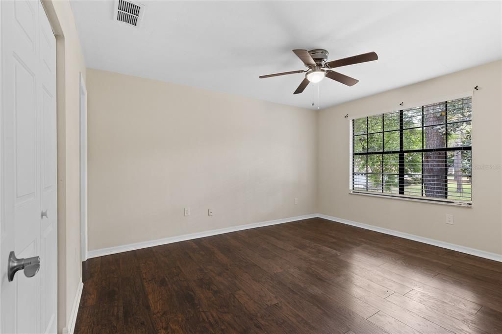 For Sale: $149,900 (2 beds, 2 baths, 968 Square Feet)