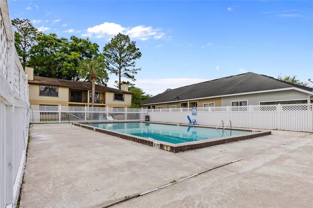 For Sale: $149,900 (2 beds, 2 baths, 968 Square Feet)