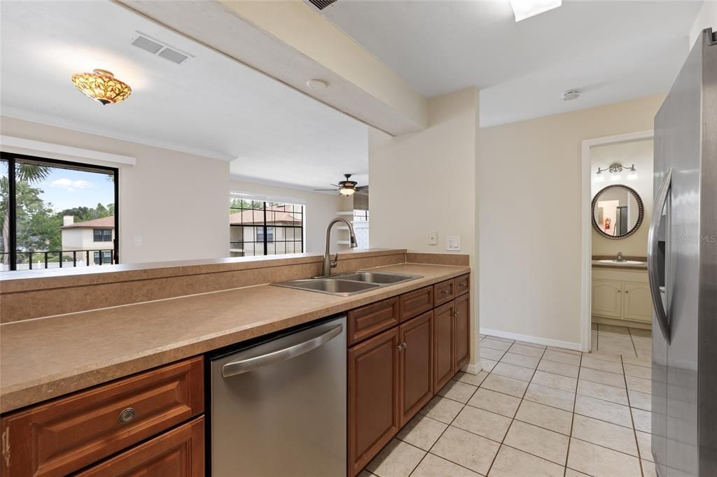 For Sale: $149,900 (2 beds, 2 baths, 968 Square Feet)