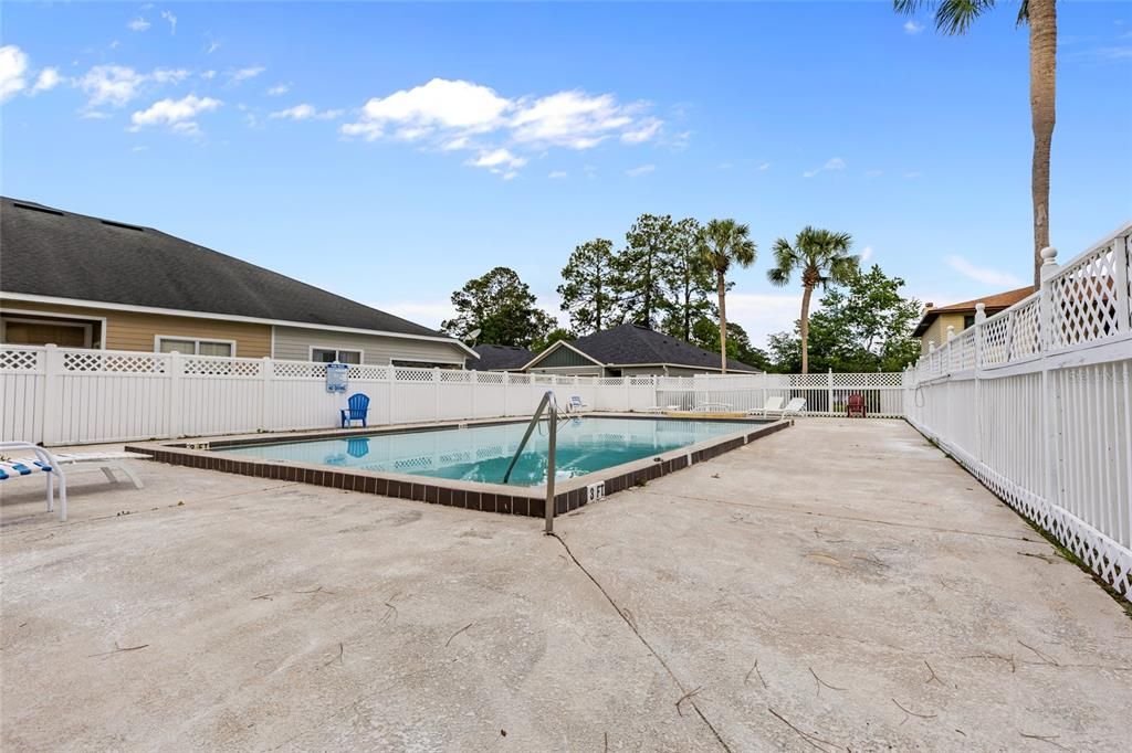 For Sale: $149,900 (2 beds, 2 baths, 968 Square Feet)