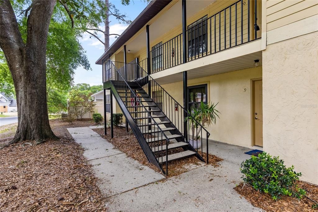 For Sale: $149,900 (2 beds, 2 baths, 968 Square Feet)