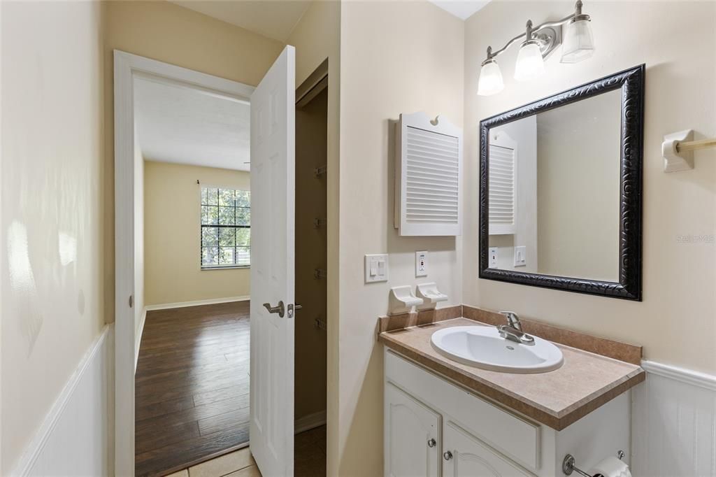 For Sale: $149,900 (2 beds, 2 baths, 968 Square Feet)