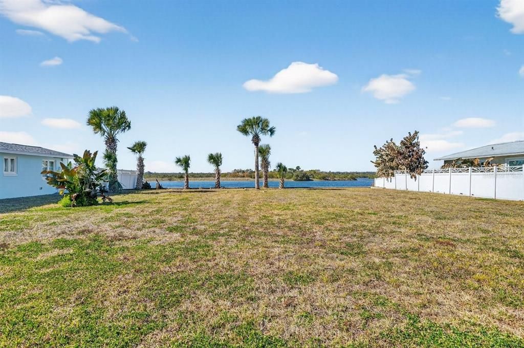 На продажу: $495,000 (0.18 acres)