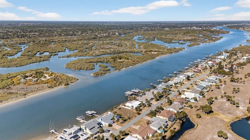 На продажу: $495,000 (0.18 acres)