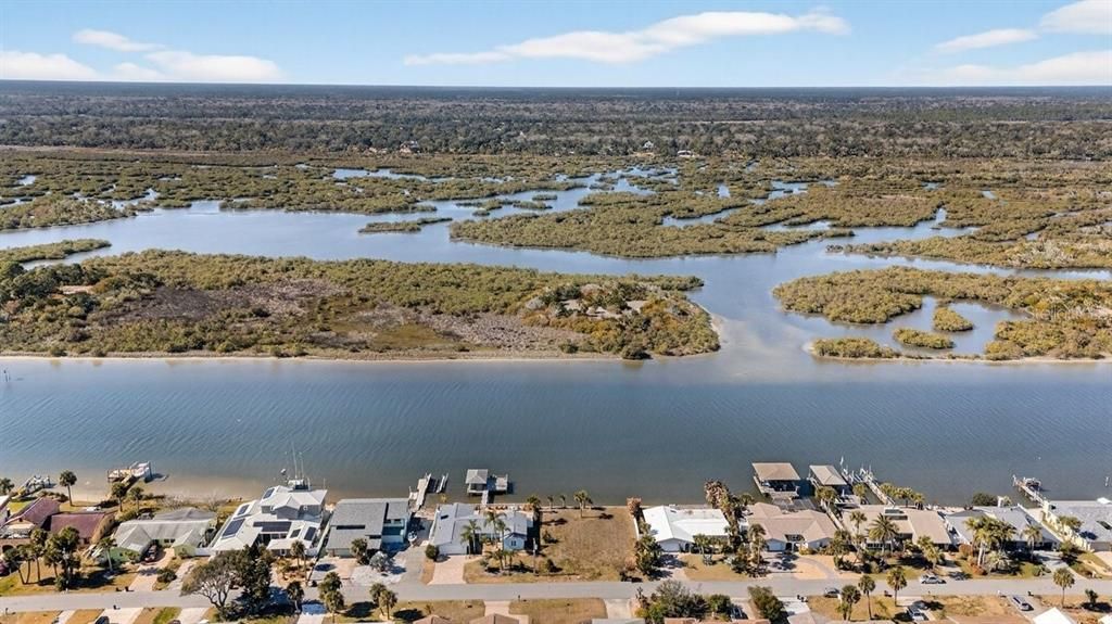 На продажу: $495,000 (0.18 acres)