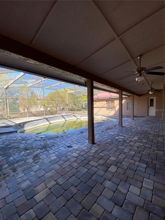 Activo con contrato: $625,000 (4 camas, 3 baños, 3258 Pies cuadrados)