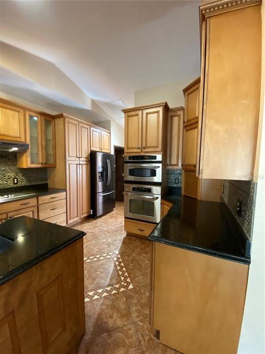 Activo con contrato: $625,000 (4 camas, 3 baños, 3258 Pies cuadrados)
