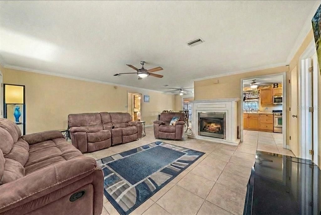 For Sale: $390,000 (3 beds, 2 baths, 1800 Square Feet)