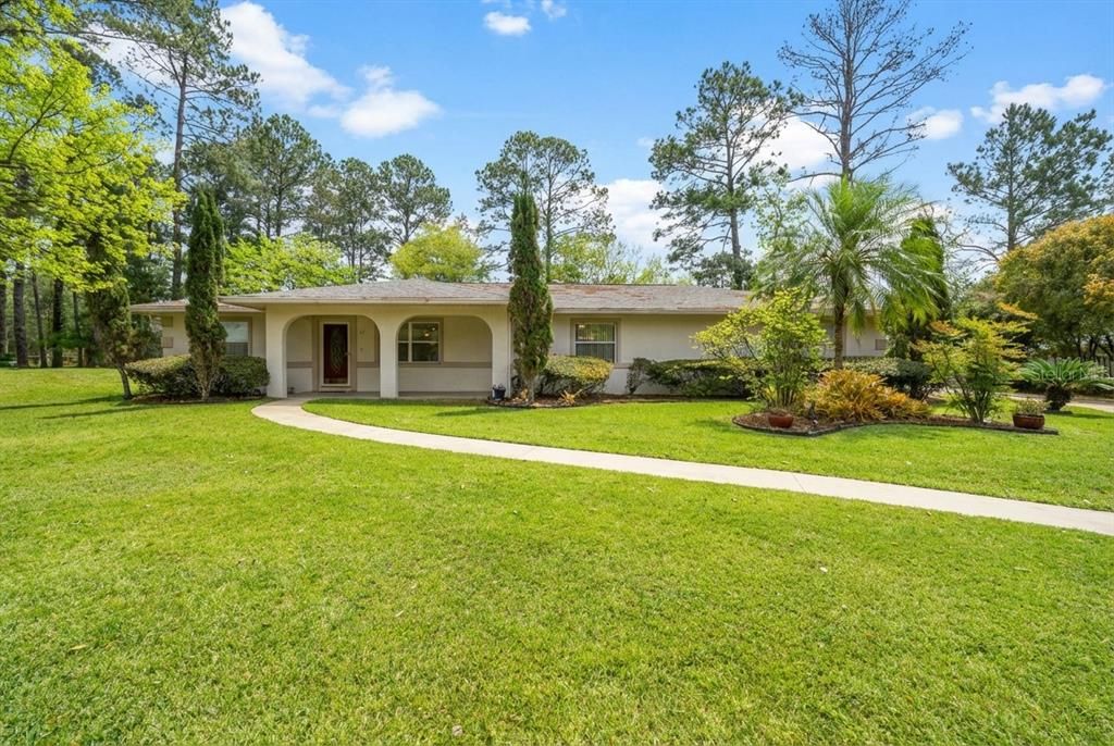For Sale: $390,000 (3 beds, 2 baths, 1800 Square Feet)