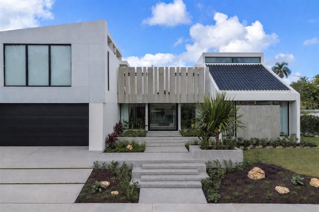 Vendido Recientemente: $2,600,000 (6 camas, 4 baños, 4579 Pies cuadrados)