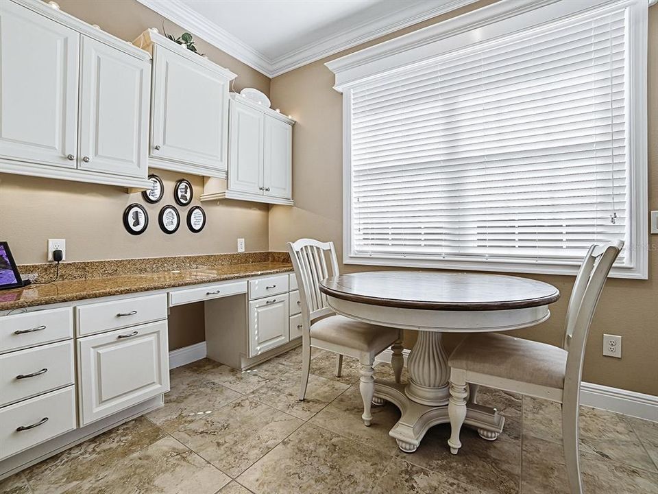 Activo con contrato: $714,900 (3 camas, 2 baños, 2351 Pies cuadrados)
