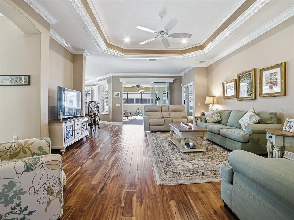 Activo con contrato: $714,900 (3 camas, 2 baños, 2351 Pies cuadrados)