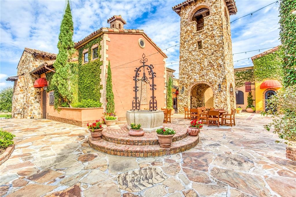 На продажу: $1,200,000 (1.61 acres)