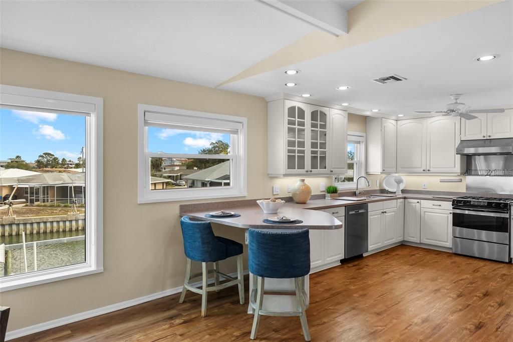Activo con contrato: $1,450,000 (3 camas, 3 baños, 2663 Pies cuadrados)