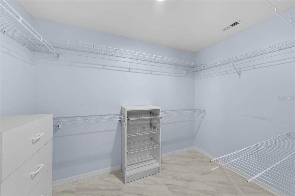 Activo con contrato: $1,450,000 (3 camas, 3 baños, 2663 Pies cuadrados)