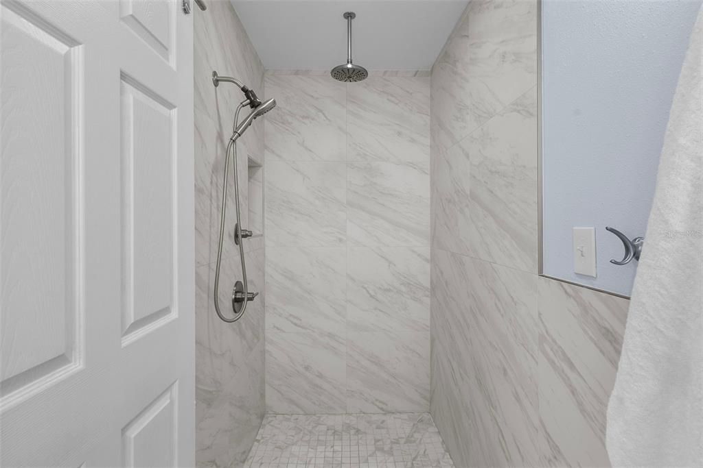 Activo con contrato: $1,450,000 (3 camas, 3 baños, 2663 Pies cuadrados)