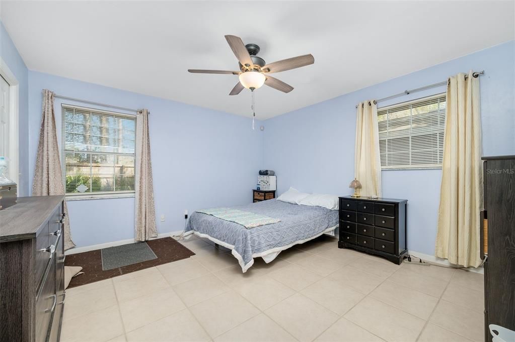 Activo con contrato: $234,900 (2 camas, 2 baños, 1271 Pies cuadrados)
