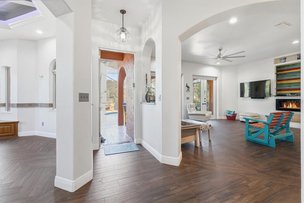 En Venta: $1,295,000 (4 camas, 3 baños, 3582 Pies cuadrados)