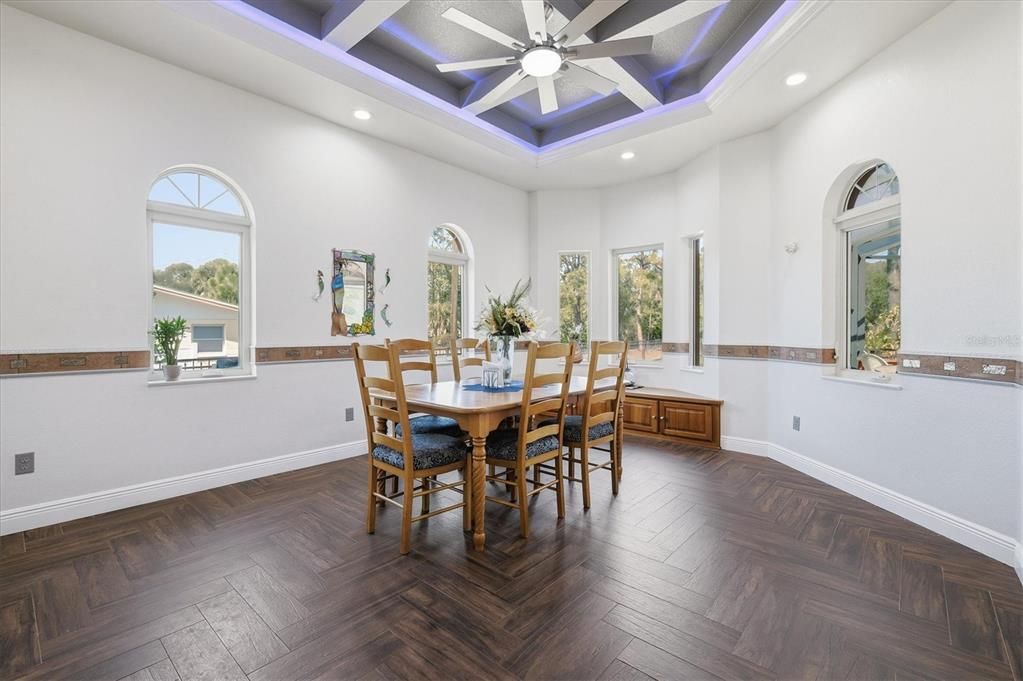 En Venta: $1,295,000 (4 camas, 3 baños, 3582 Pies cuadrados)