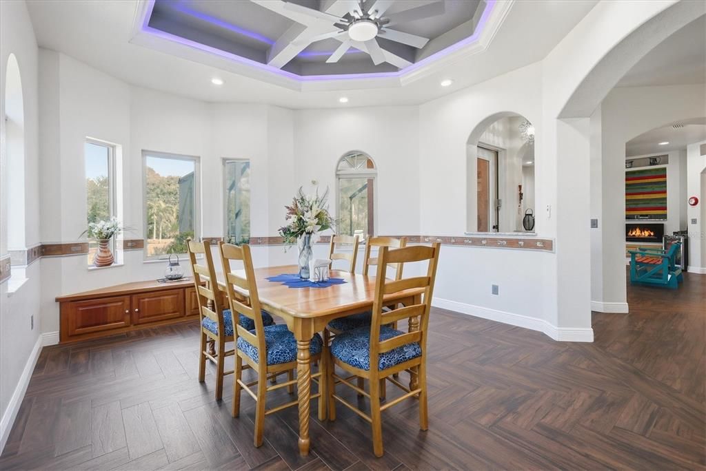 En Venta: $1,295,000 (4 camas, 3 baños, 3582 Pies cuadrados)