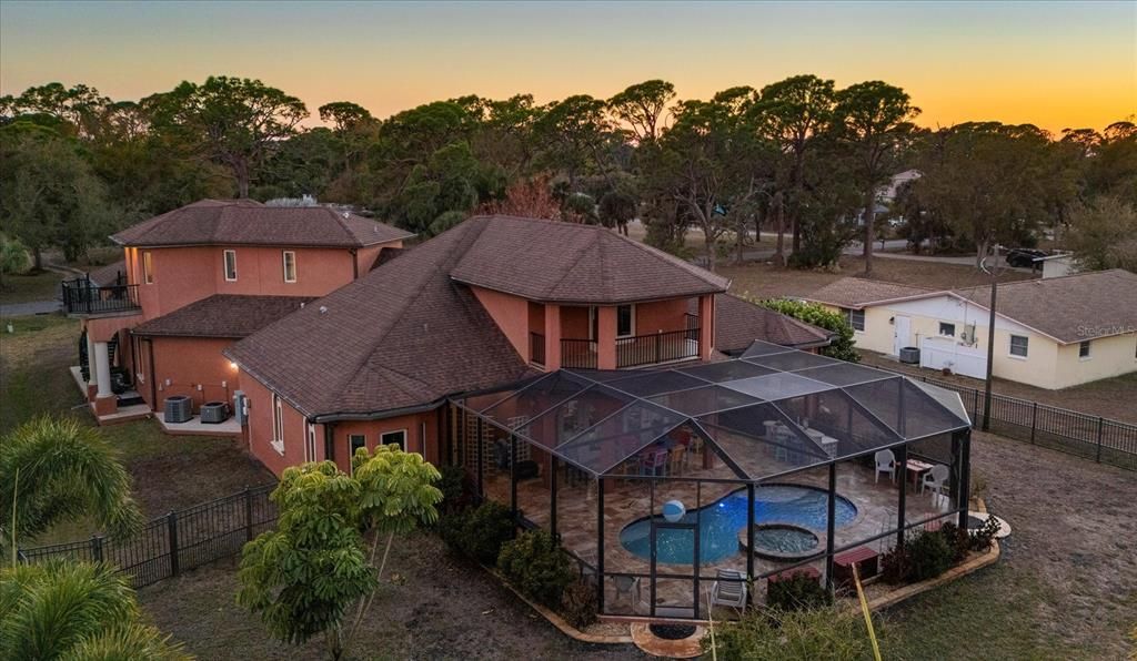 En Venta: $1,295,000 (4 camas, 3 baños, 3582 Pies cuadrados)