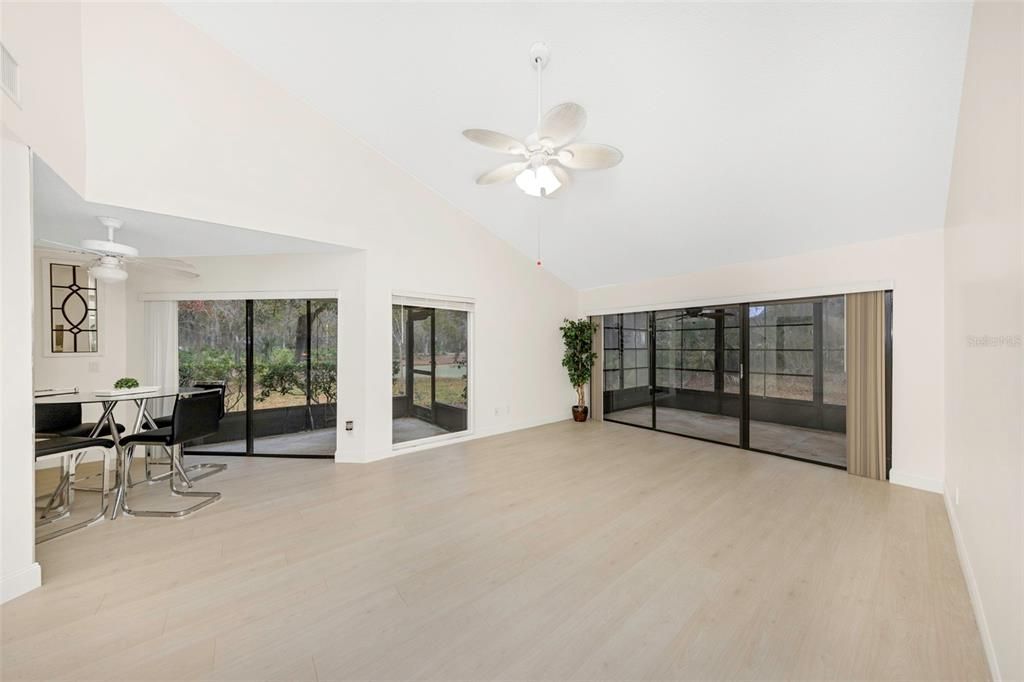 На продажу: $279,900 (2 спален, 2 ванн, 1201 Квадратных фут)