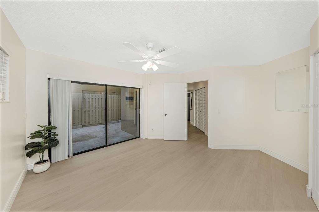 На продажу: $279,900 (2 спален, 2 ванн, 1201 Квадратных фут)