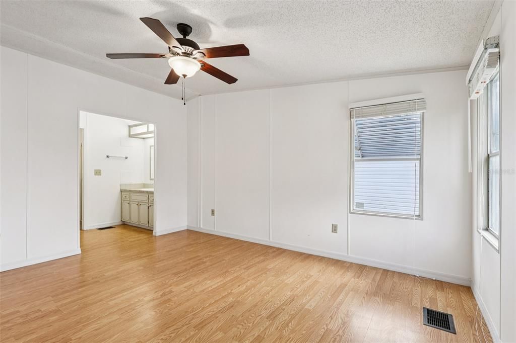 Activo con contrato: $170,000 (2 camas, 2 baños, 1342 Pies cuadrados)