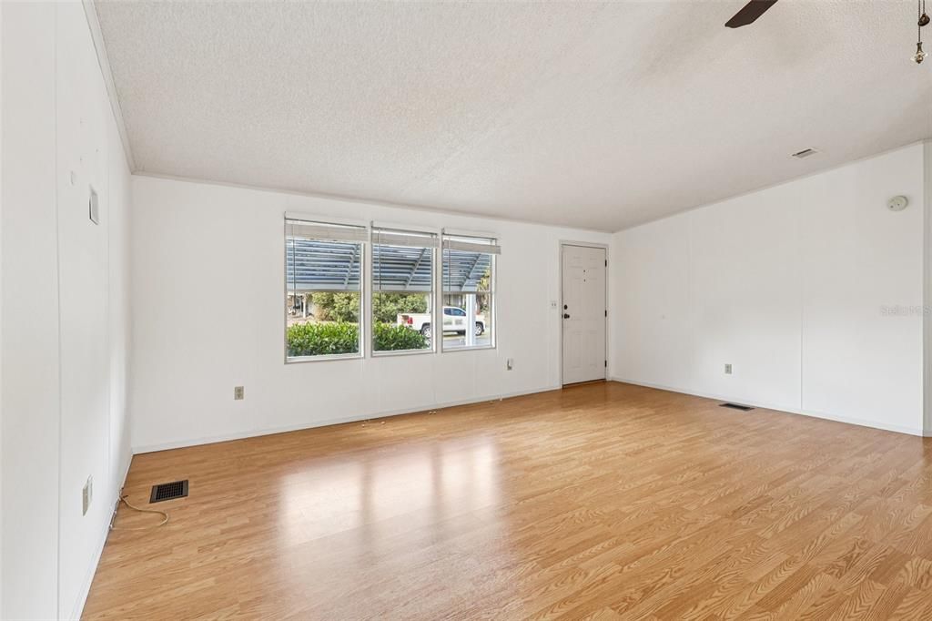 Activo con contrato: $170,000 (2 camas, 2 baños, 1342 Pies cuadrados)
