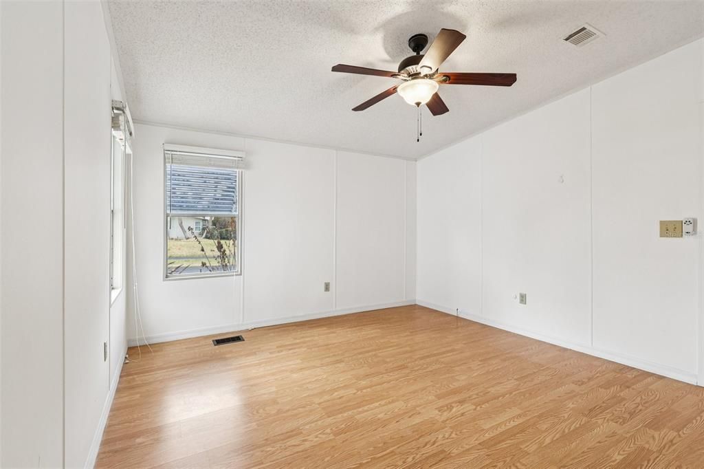 Activo con contrato: $170,000 (2 camas, 2 baños, 1342 Pies cuadrados)
