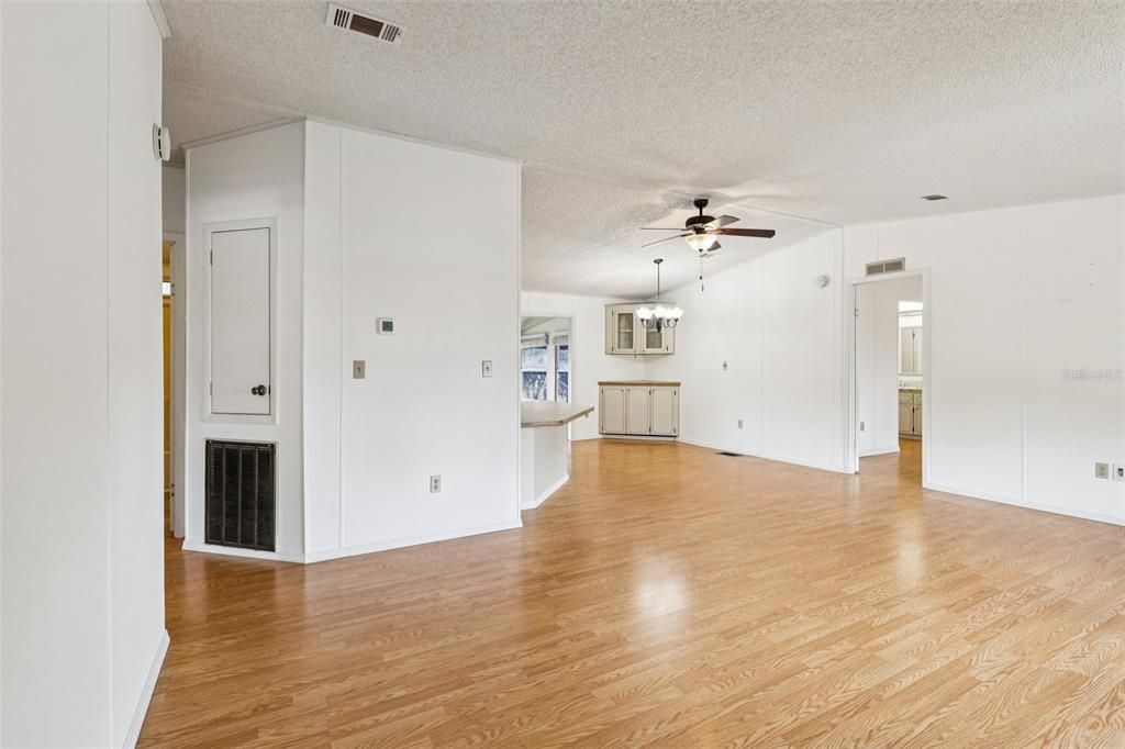 Activo con contrato: $170,000 (2 camas, 2 baños, 1342 Pies cuadrados)
