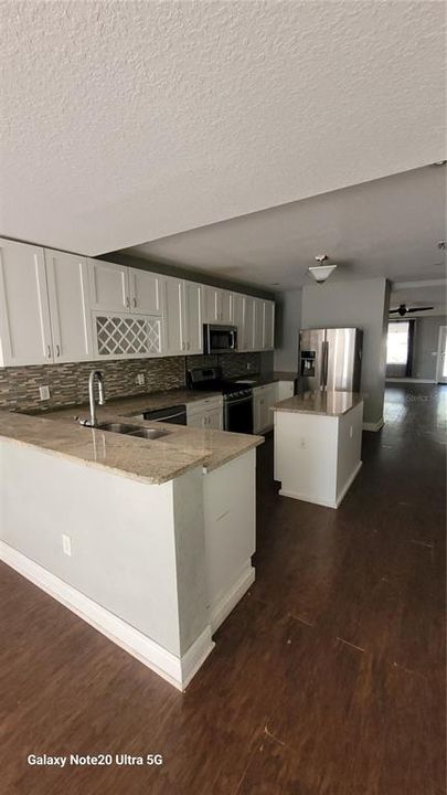 Active With Contract: $2,500 (3 beds, 2 baths, 1708 Square Feet)