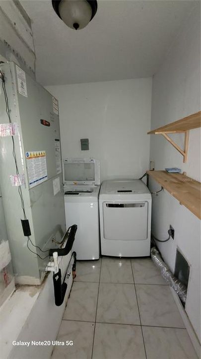 Active With Contract: $2,500 (3 beds, 2 baths, 1708 Square Feet)