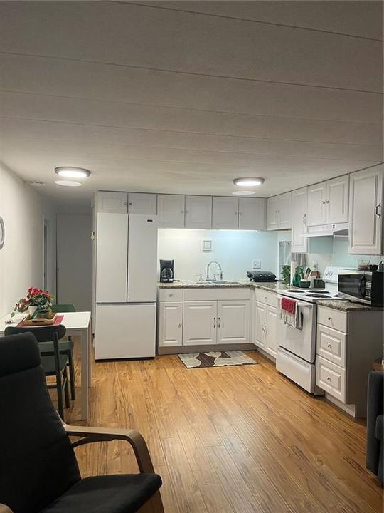 For Sale: $85,000 (1 beds, 1 baths, 480 Square Feet)