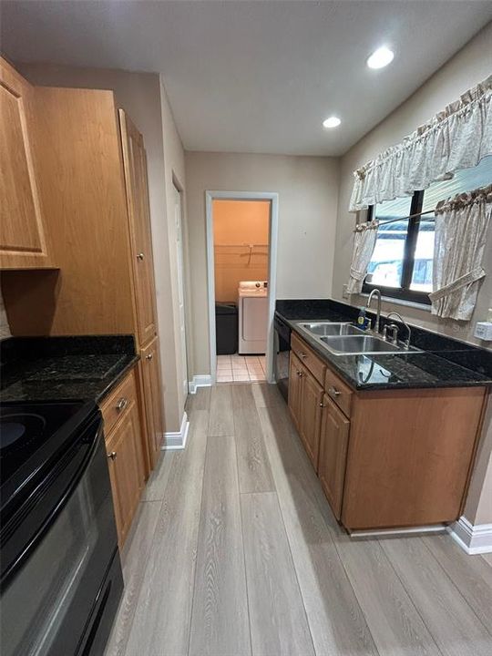 Active With Contract: $220,000 (2 beds, 1 baths, 1376 Square Feet)