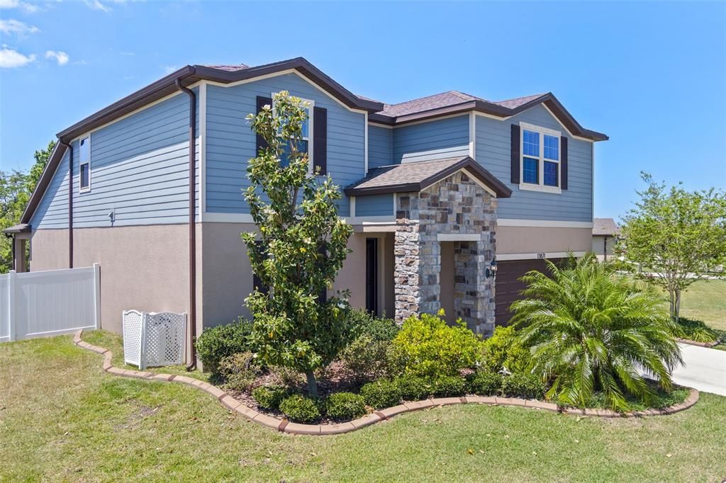 Active With Contract: $415,000 (4 beds, 2 baths, 2847 Square Feet)